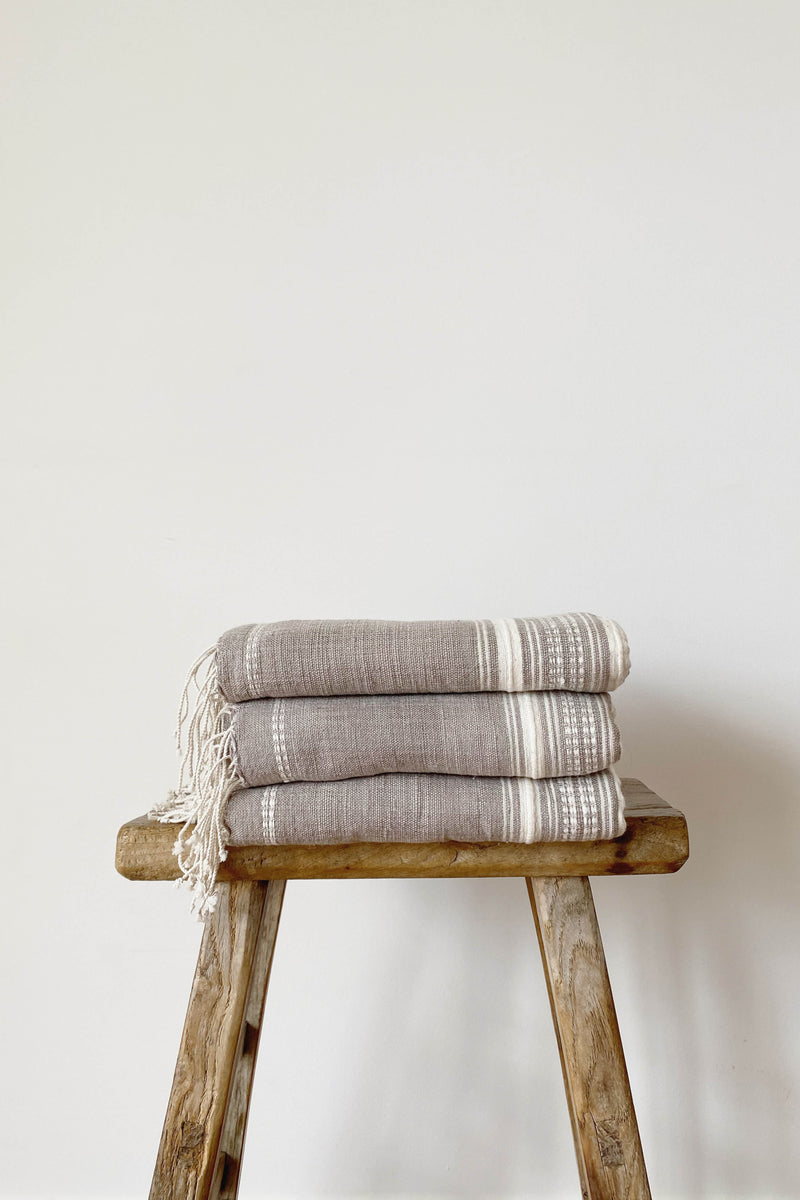 COTTON HANDLOOMED THROW | STONE & NATURAL